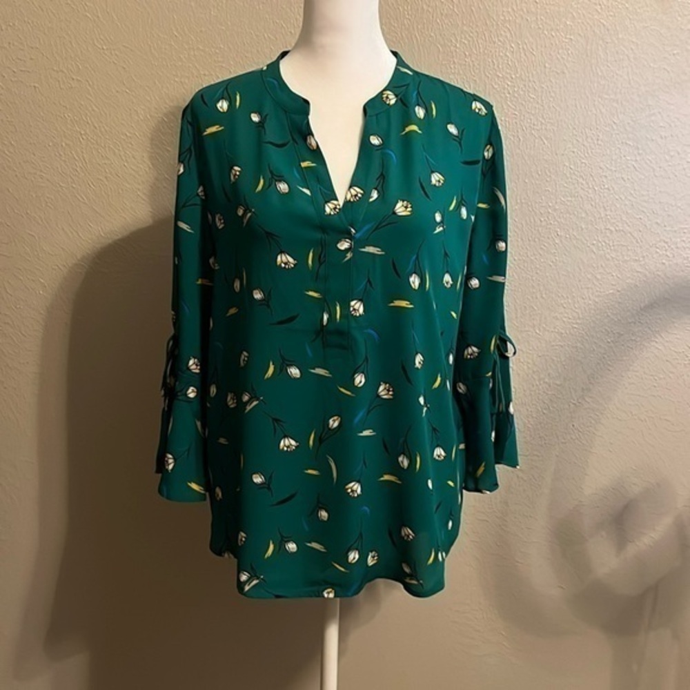 41 Hawthorn Green Floral Blouse. NWT. Size M